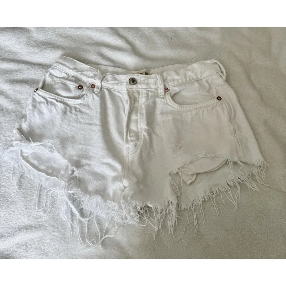Free People Women's White Denim Loving Good Vibrations Cut Off Shorts Size 27‎ - Picture 2 of 12
